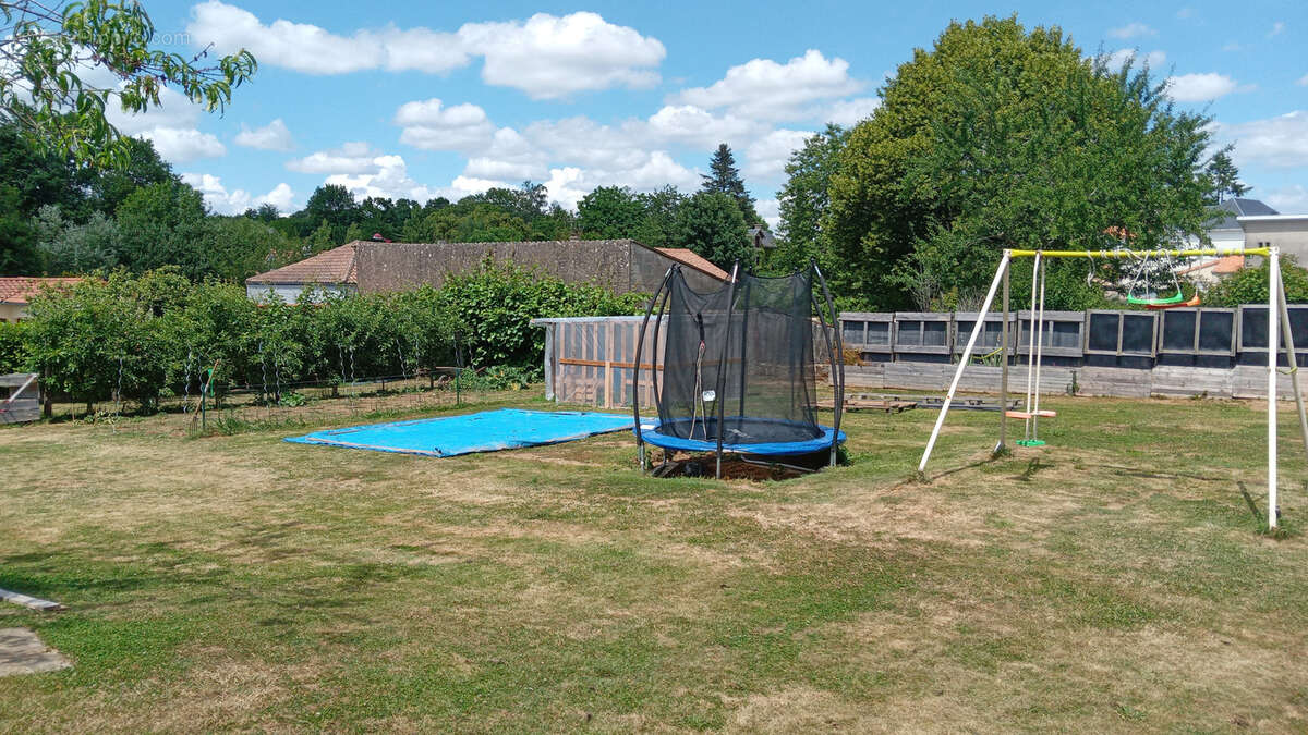 Maison à MAZIERES-EN-GATINE