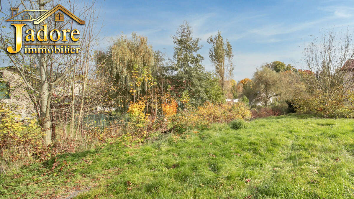 Maison à LA CHAPELLE-DEVANT-BRUYERES