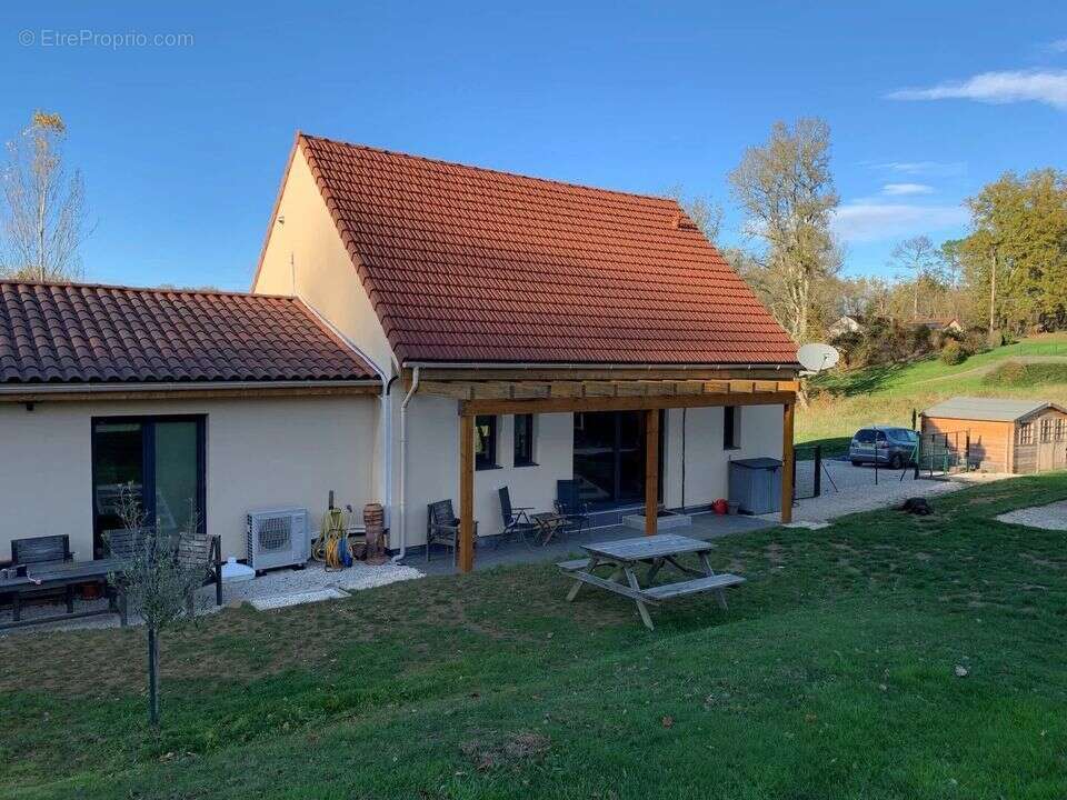 Maison à MONTCLERA