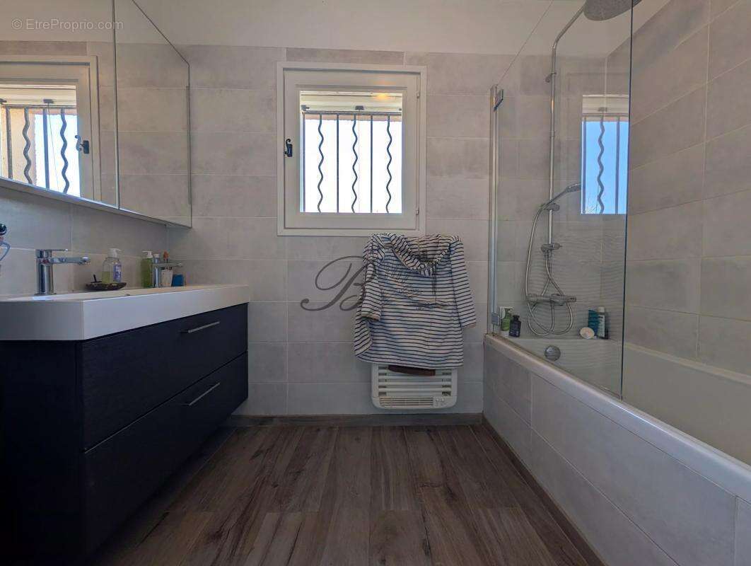 Maison à LA TOUR-D'AIGUES