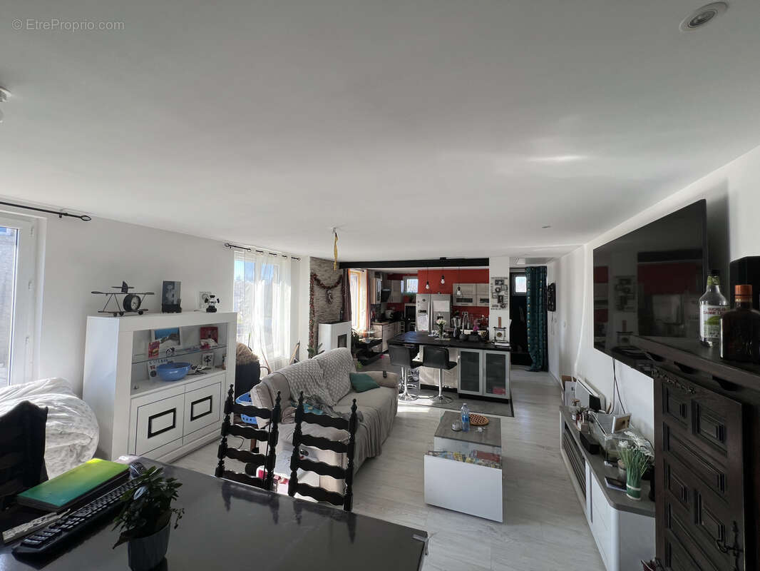 Maison à MONTAIGNAC-SAINT-HIPPOLYTE