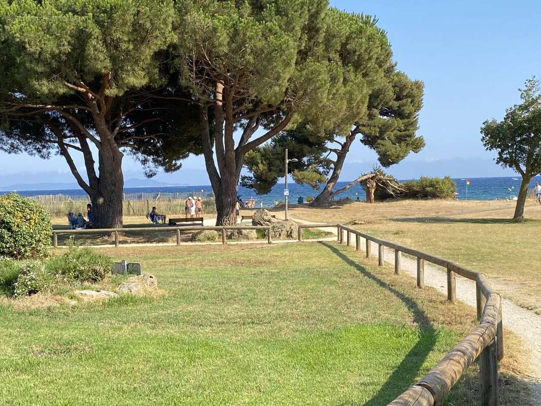 Appartement à LA LONDE-LES-MAURES