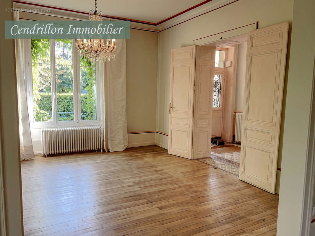 Belle maison bourgeoise entièrement rénovée, 350m2 habitables,  sur son parc de 4000m2 au cœur de la ville - photo 5