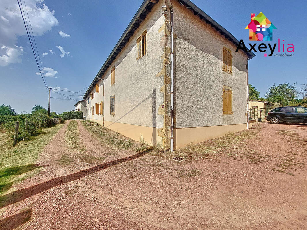 A vendre - st hilaire sous charlieu - maison a renover, 7 chambres, terrain et dependances - photo 15