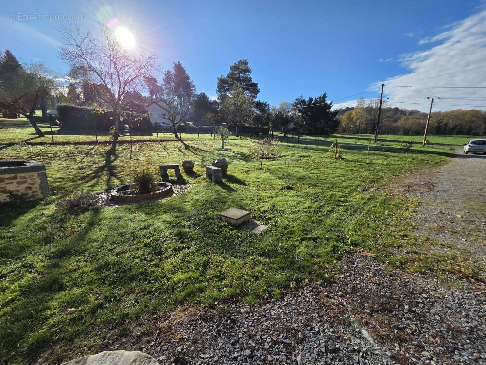Maison à SAINT-PIERRE-DE-FURSAC