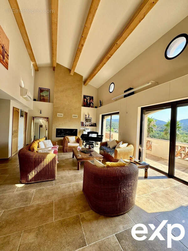 Maison à PLAN-DE-LA-TOUR