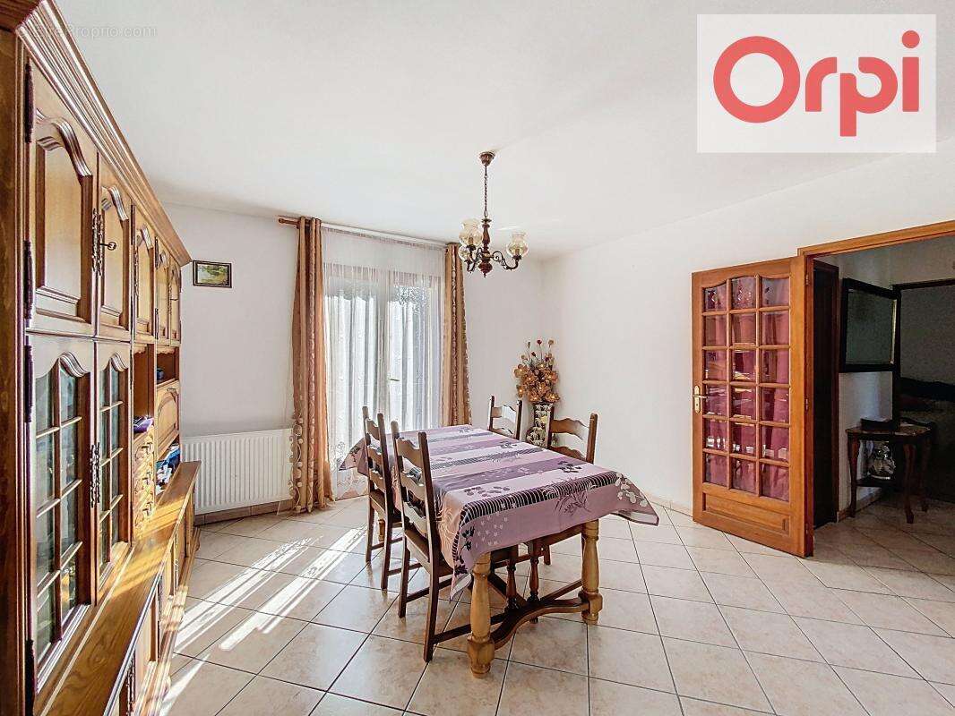 Maison à LES CLAYES-SOUS-BOIS