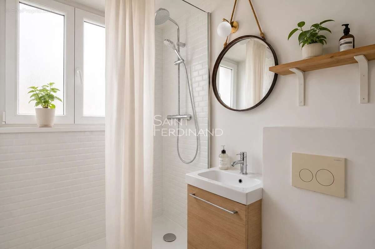 Appartement à PARIS-17E
