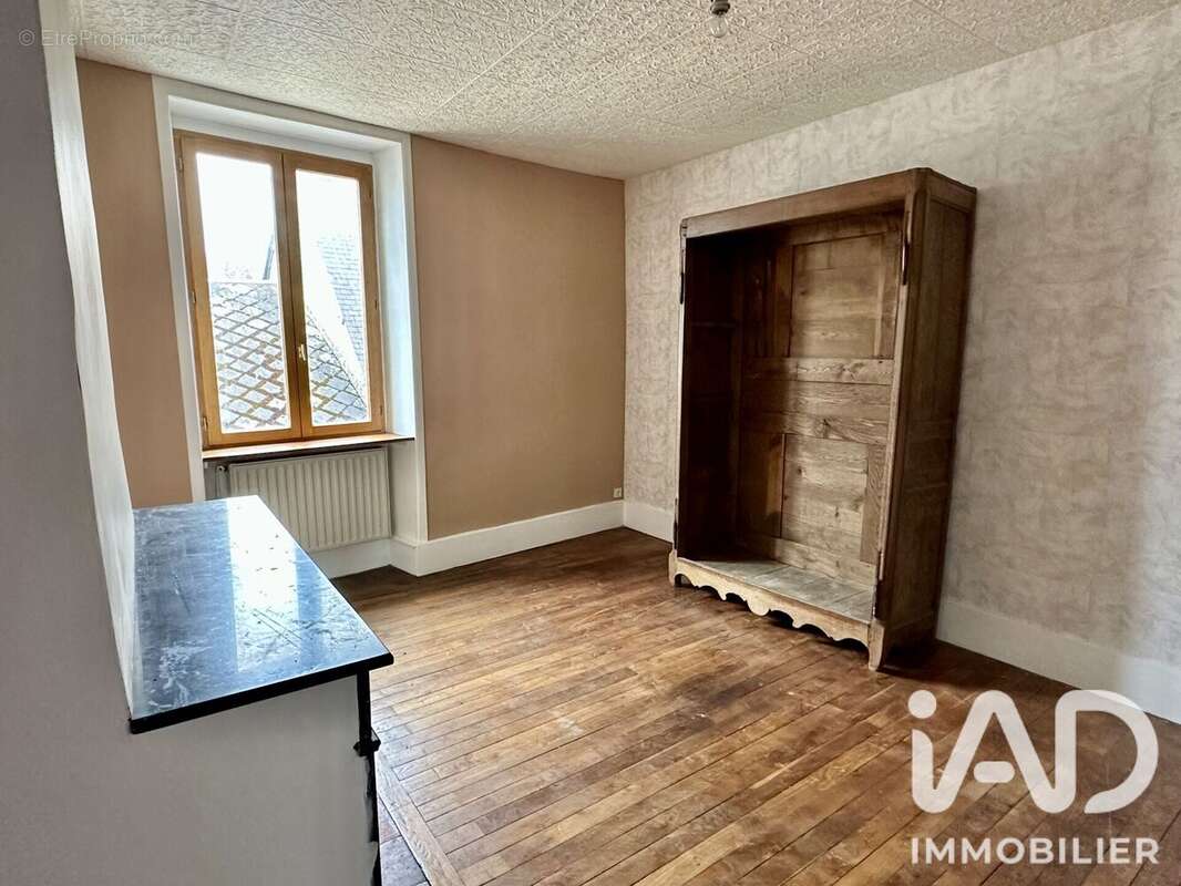Maison 142 m² à Saint-Gaultier  - photo 5