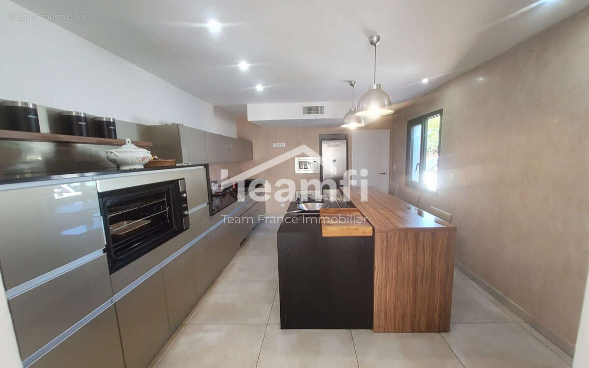 Maison à SAINT-HILAIRE-DE-BRETHMAS