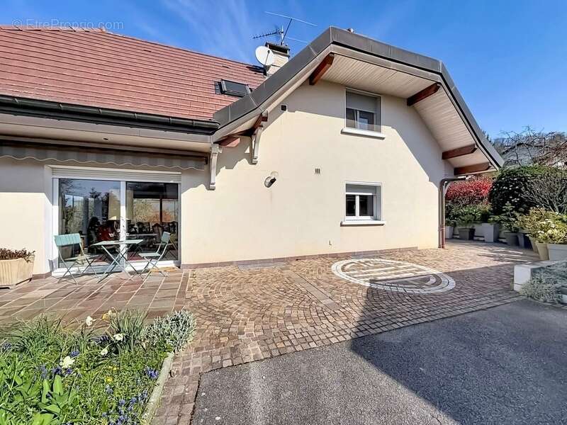 Maison à VETRAZ-MONTHOUX