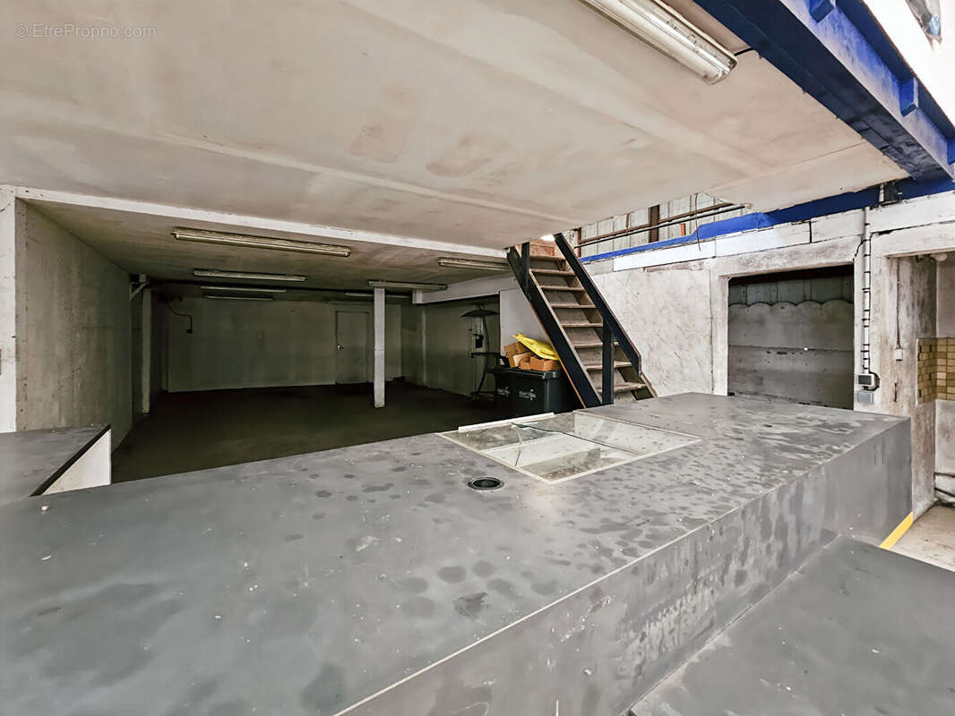 Parking à BAZOUGES-LA-PEROUSE