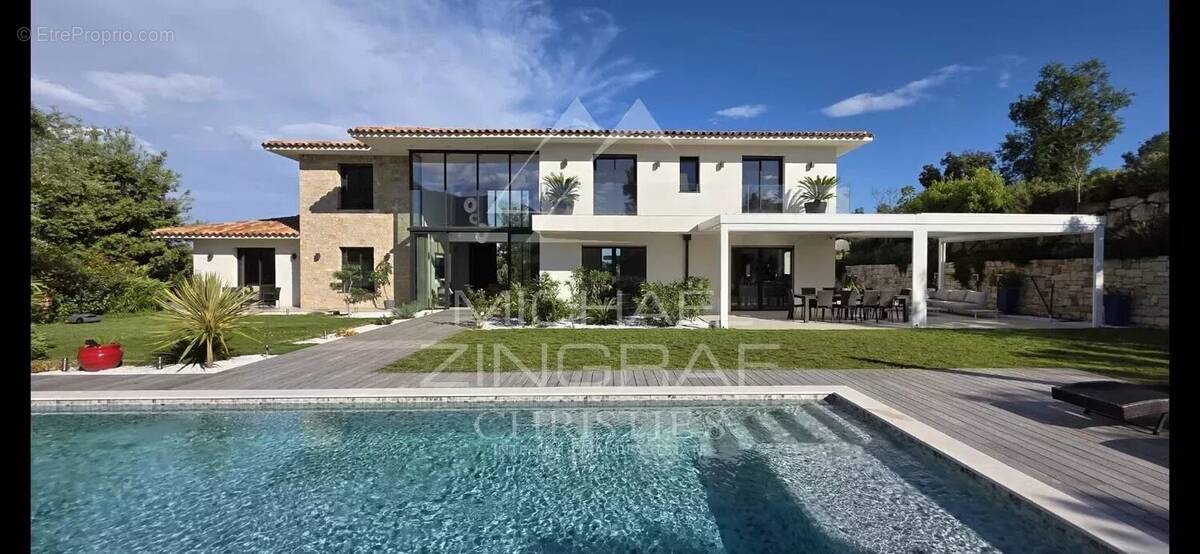 Maison à ROQUEFORT-LES-PINS