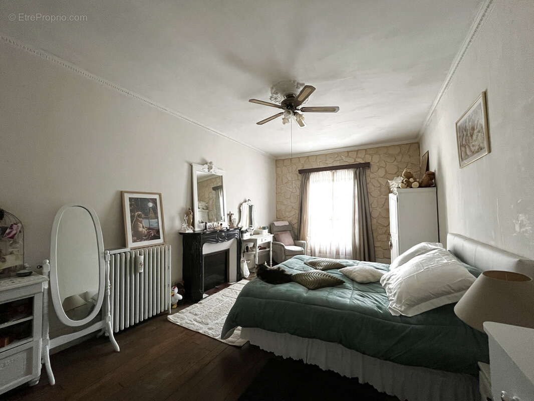 Maison à LA CHAPELLE-LA-REINE