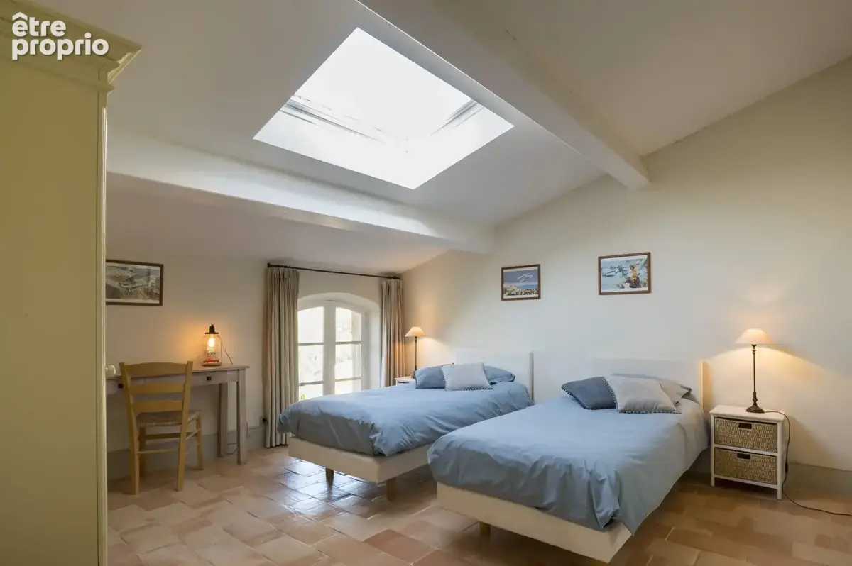 Dickjan POPPEMA d'eXp France vous propose un bel appartement sur une domaine viticole
