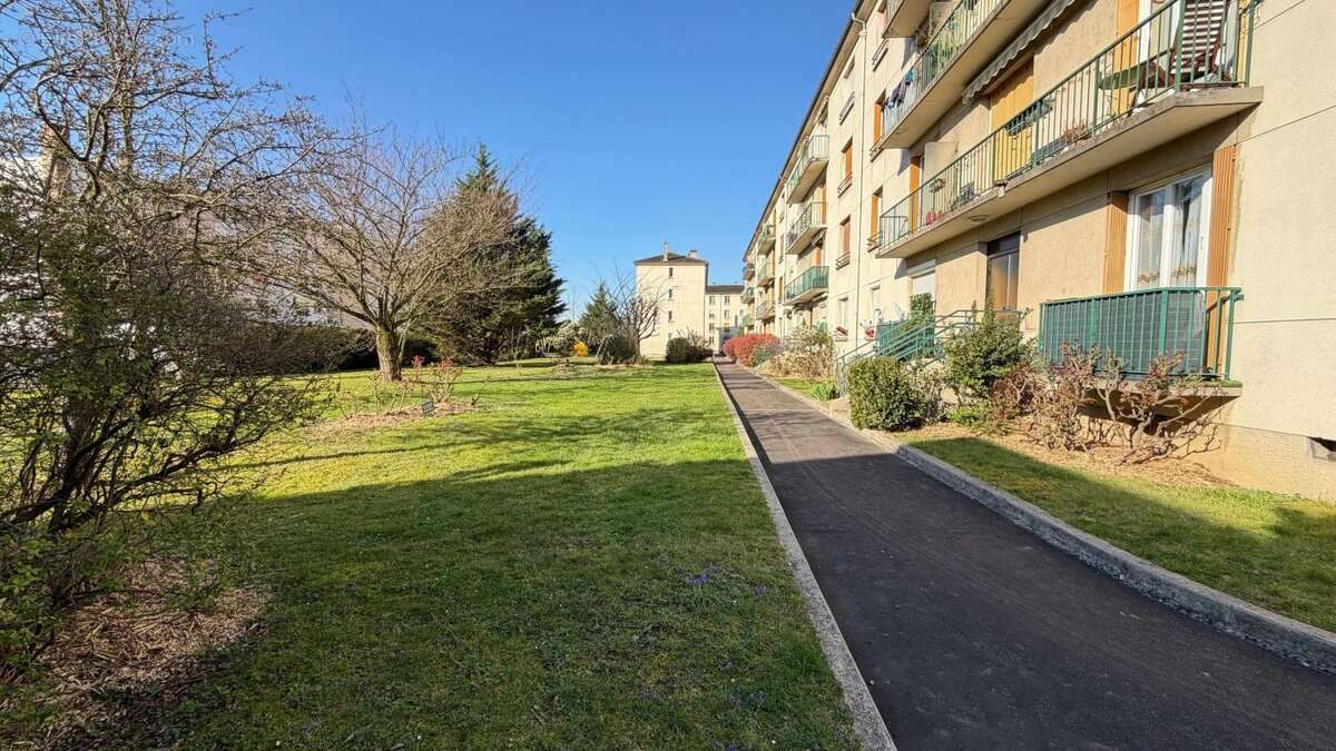 Exclusivité - f3, cave et parking - photo 2