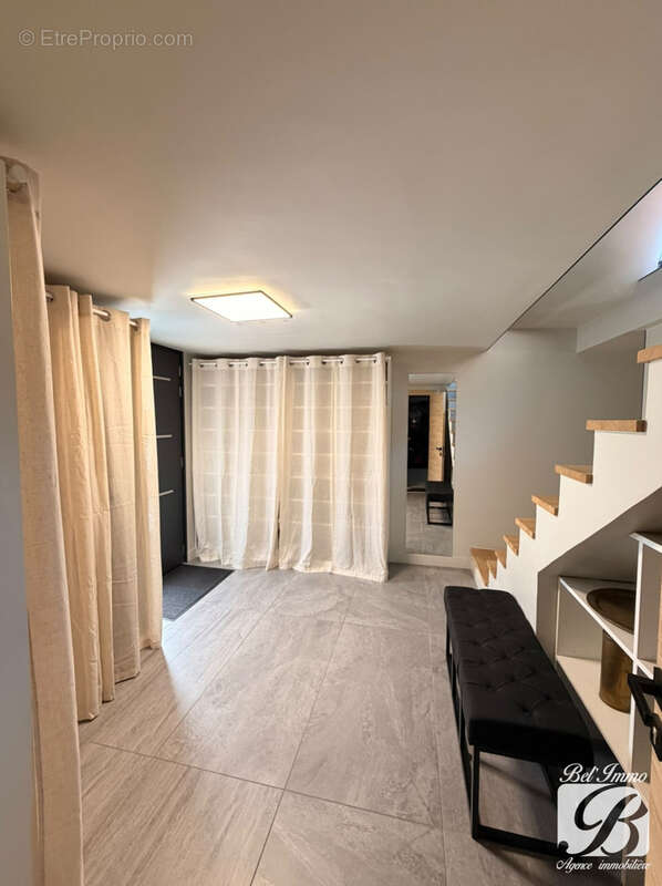 Très belle maison sur les hauteurs de MIRIBEL - photo 11