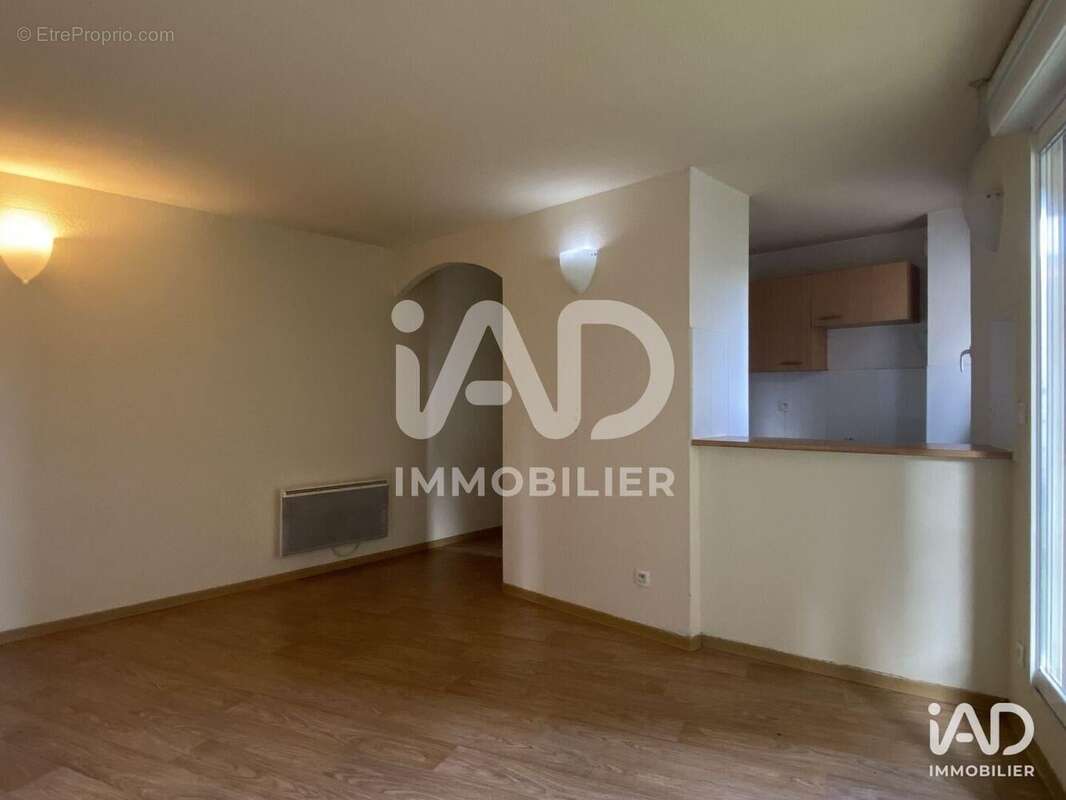 Photo 2 - Commerce à CASTELGINEST