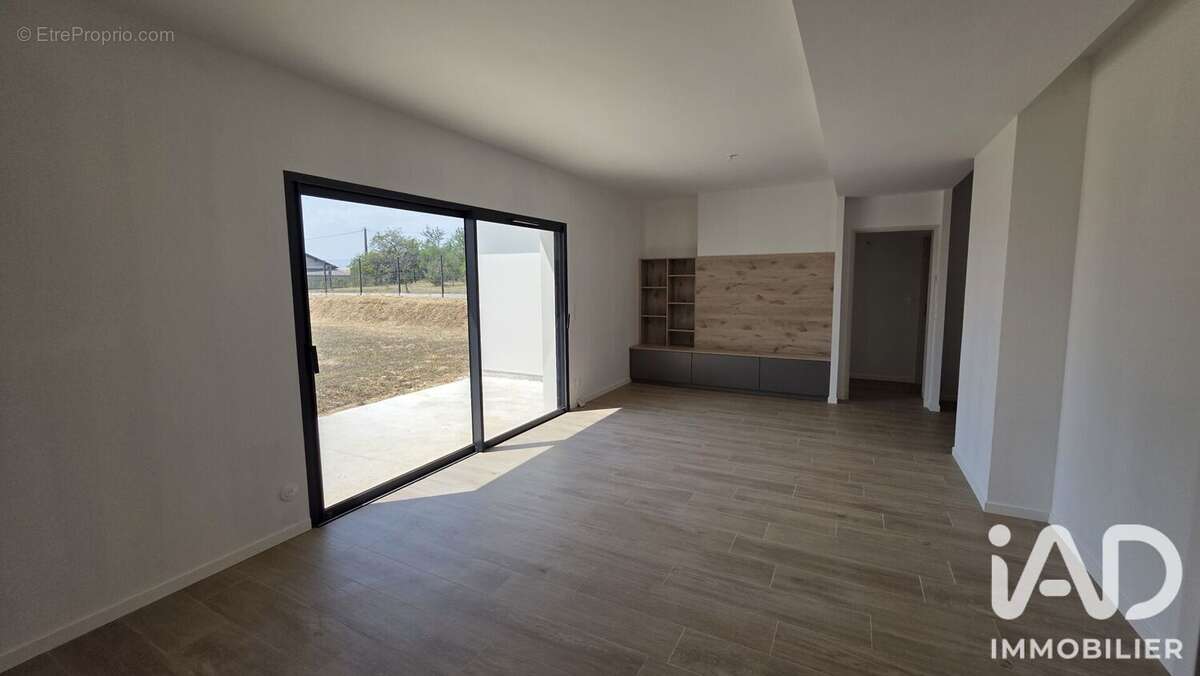 Maison 107 m² à Plassac  - photo 3