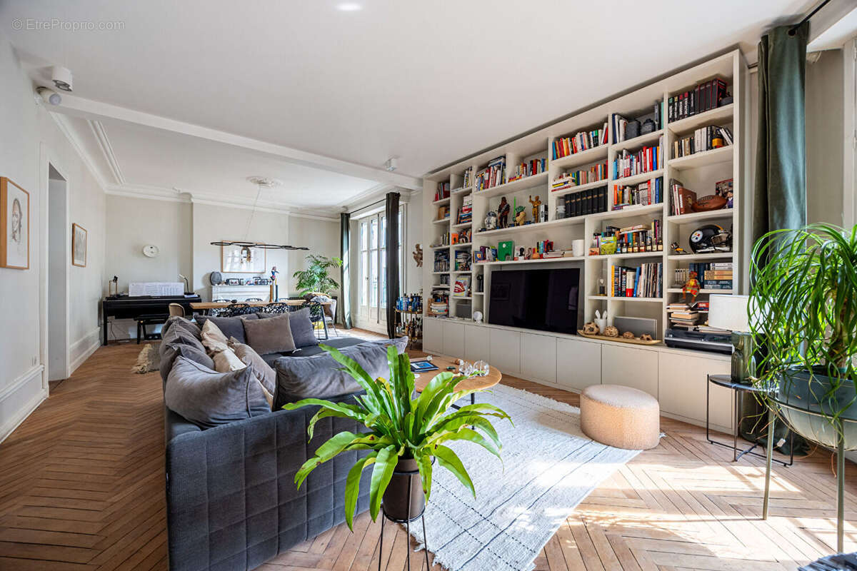 Appartement de prestige 134 m² dans un immeuble de caractère avec ascenseur et parking. - photo 3