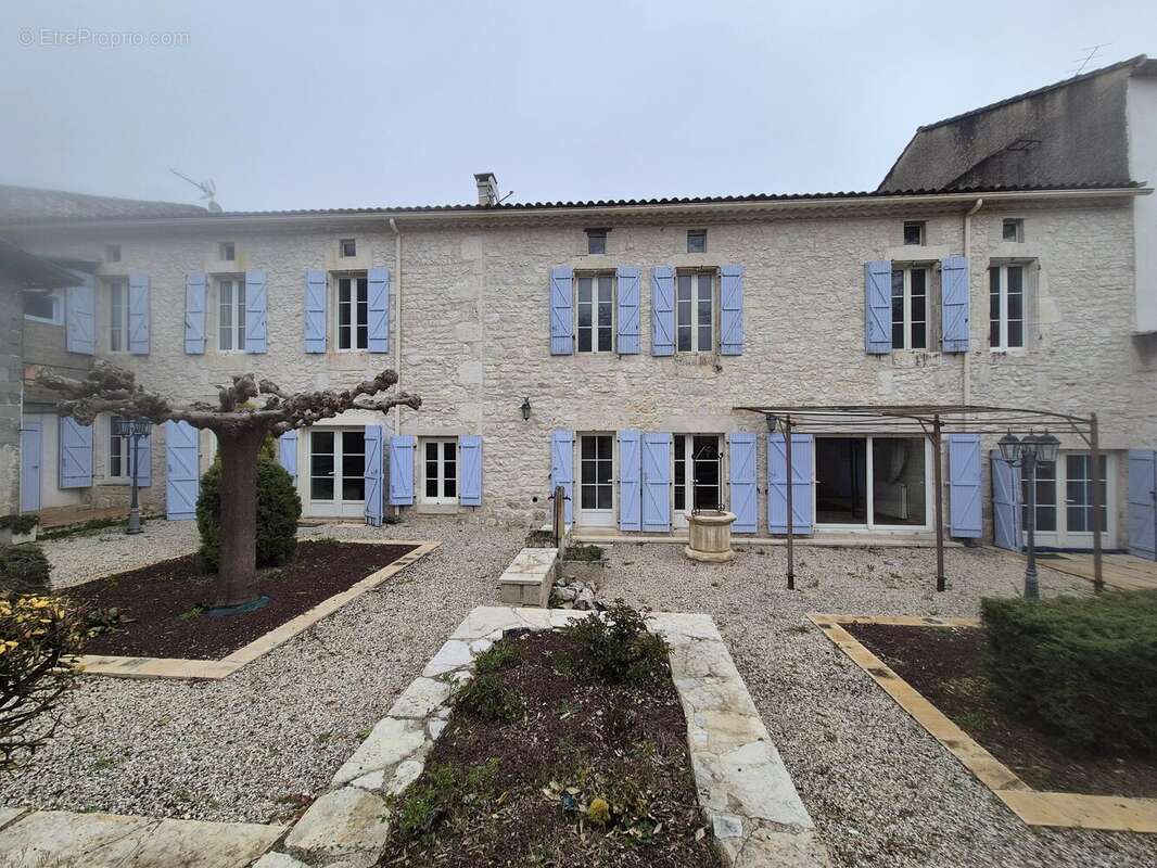Maison à MONTAIGU-DE-QUERCY