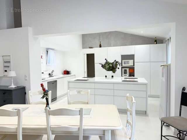 Maison avec garage – Terrain de 1 181 m² – Quartier résidentiel recherché – Sainte-Anastasie-sur-Issole - photo 5
