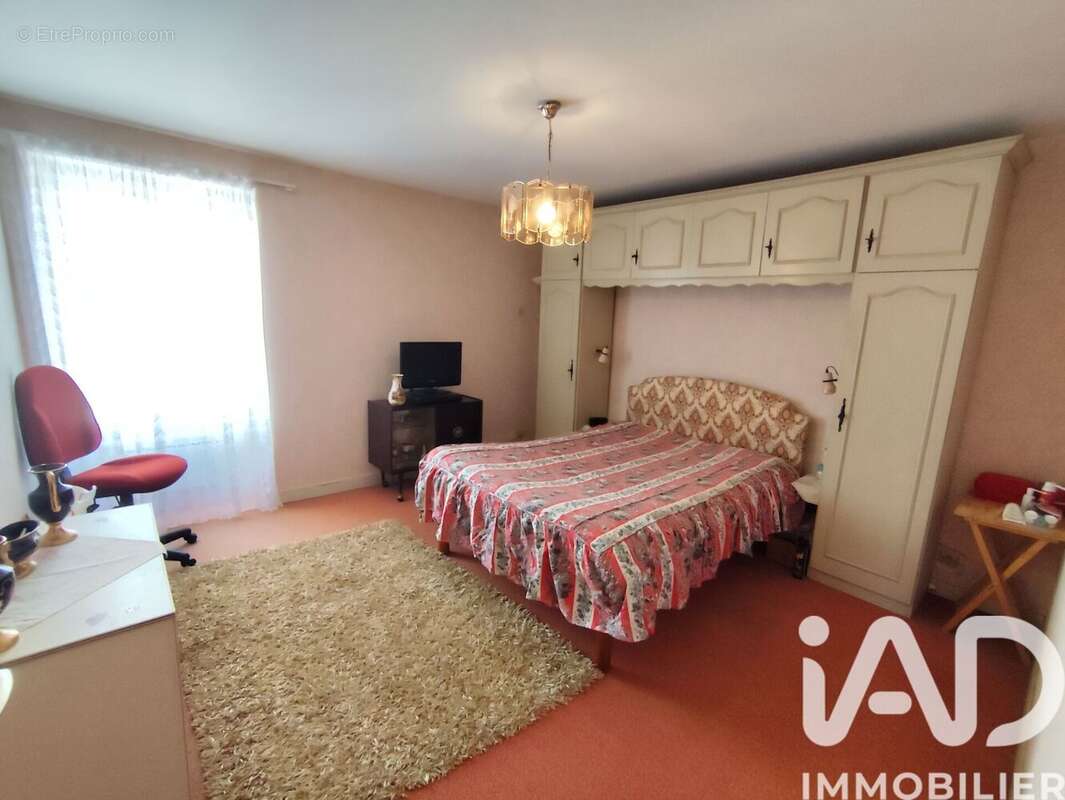 Maison 165 m² à Chasseneuil-Du-Poitou  - photo 7