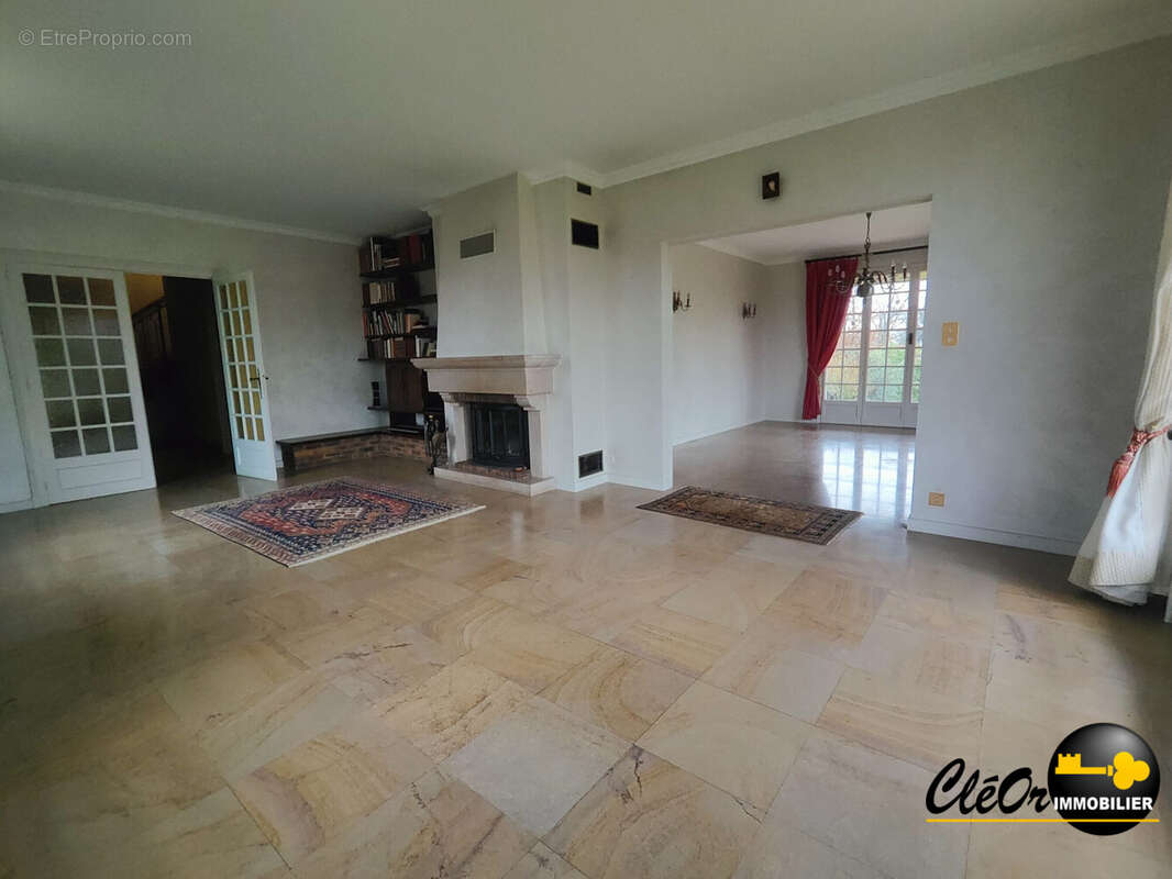 Maison 295 m² à Saint-Germain-Du-Bois  - photo 3