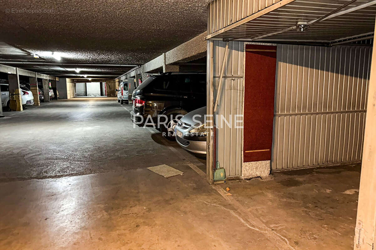 Parking à PARIS-19E