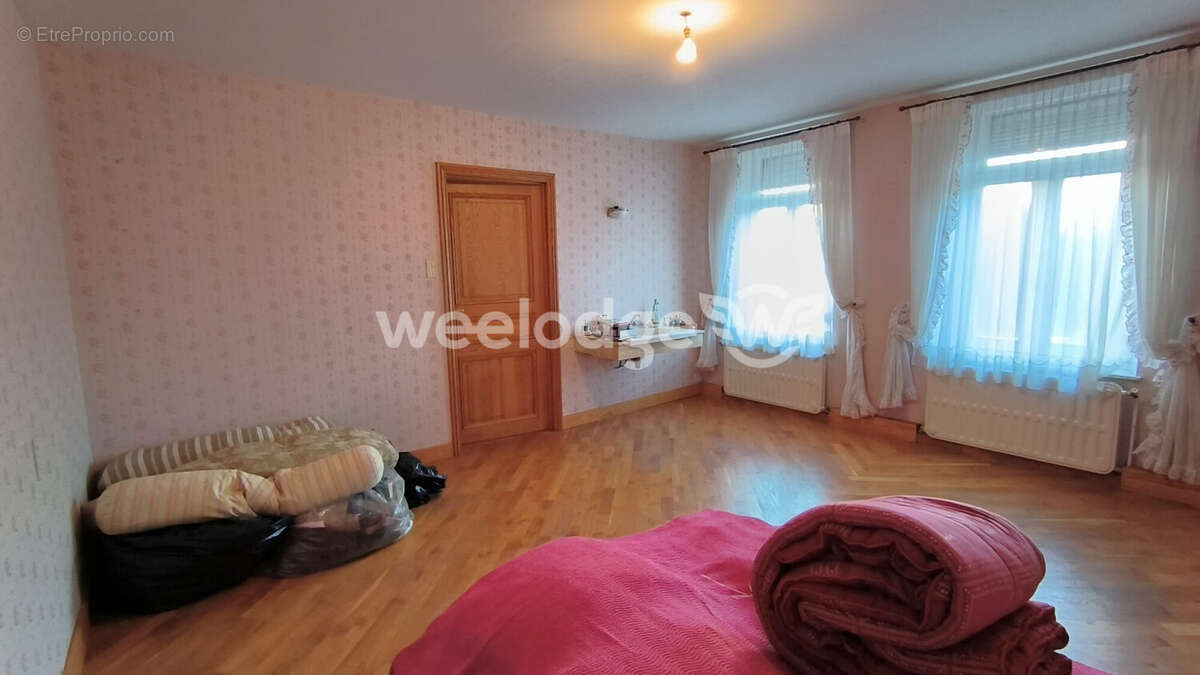 Maison à SAINT-REMY-CHAUSSEE