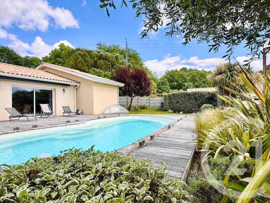 Maison à LA LANDE-DE-FRONSAC