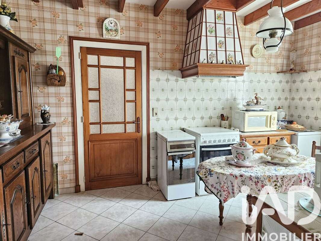 Maison 265 m² à Berneuil  - photo 9