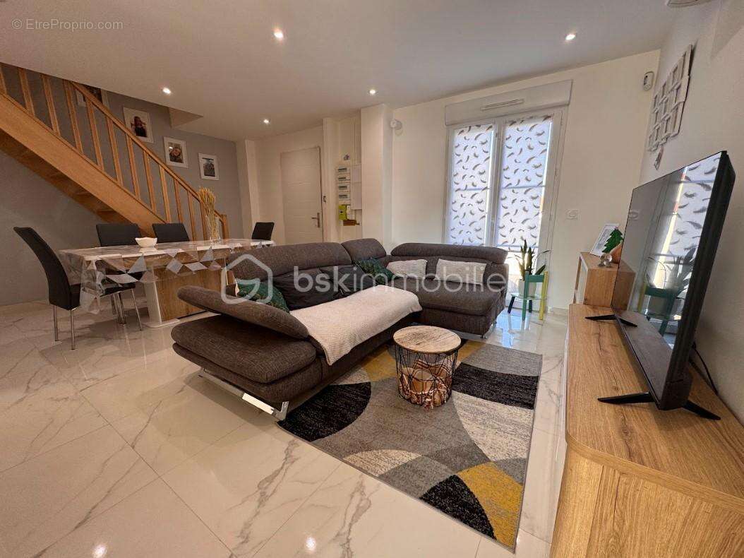 Maison à CLAYE-SOUILLY