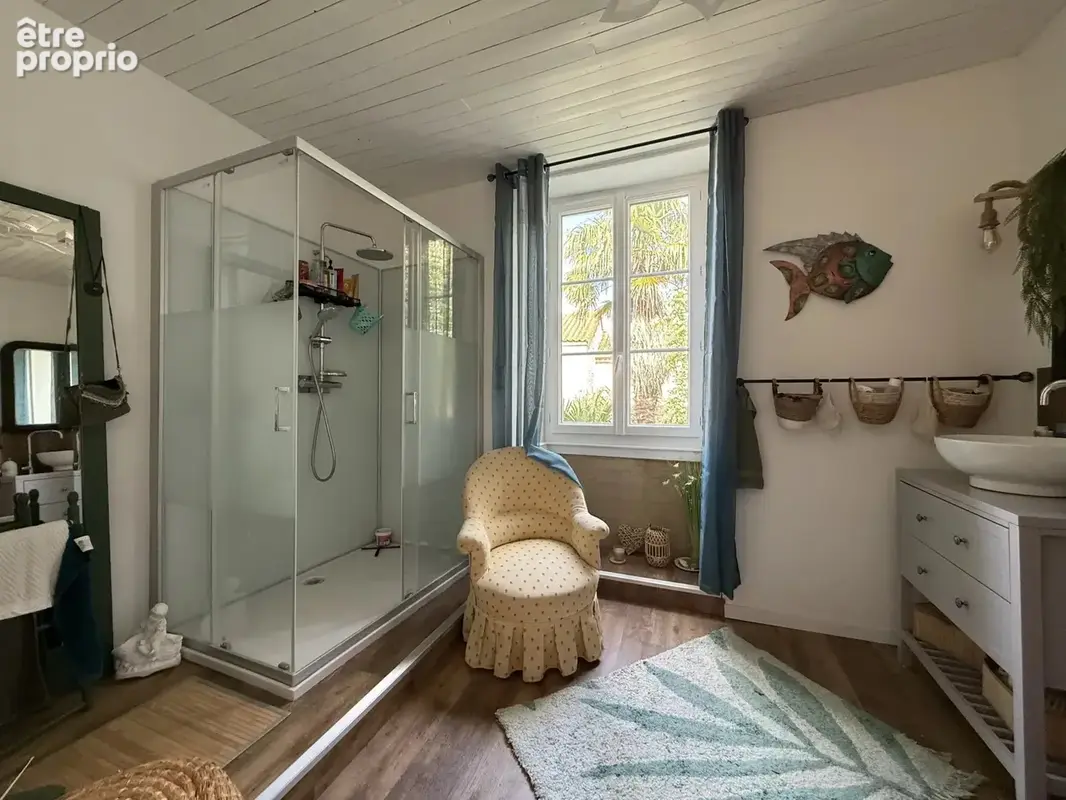 Spacieuse propriété en pierre de 4 chambres, au coeur d'un petit village proche de Ruffec - photo 9