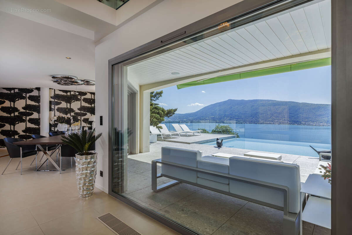 Villa d'exception dominant le lac - photo 3
