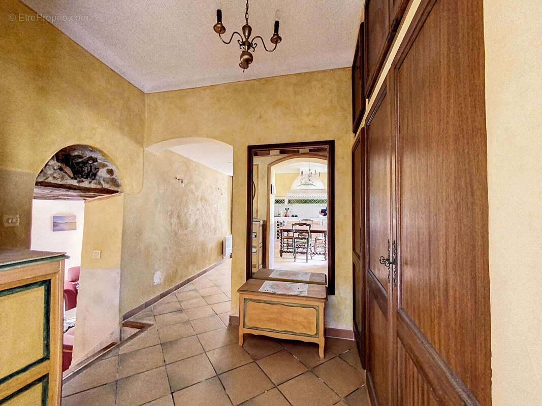 Maison à LA MOTTE-D&#039;AIGUES