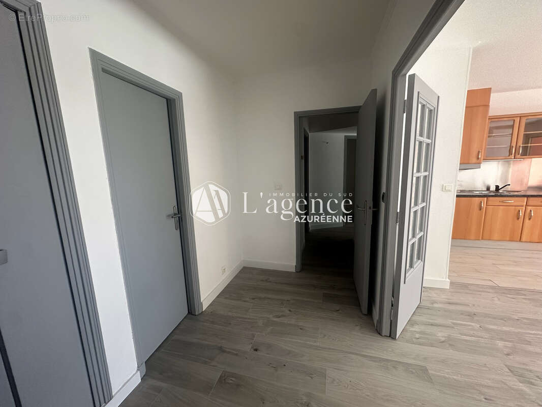 Appartement à SAINT-LAURENT-DU-VAR