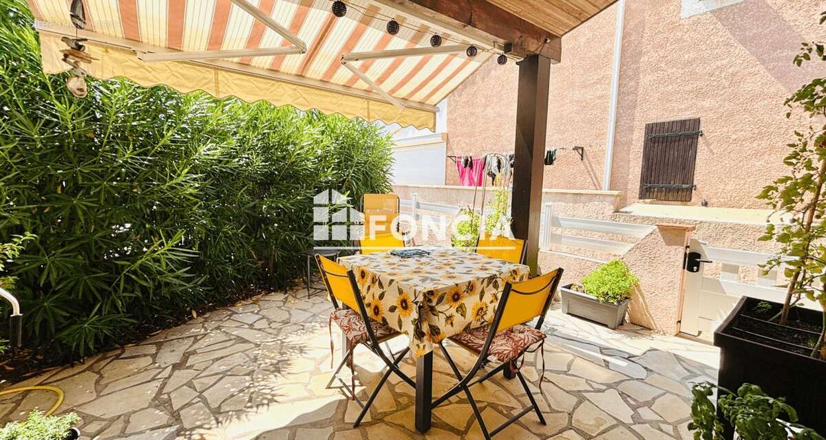 Charmante maison entièrement rénovée avec terrasse et parking privatif - photo 2
