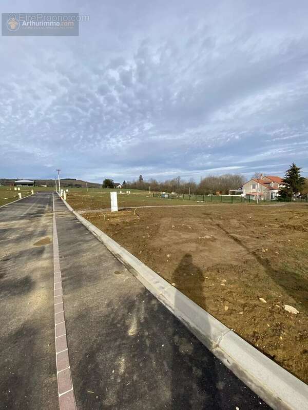 Terrain à LORRY-MARDIGNY