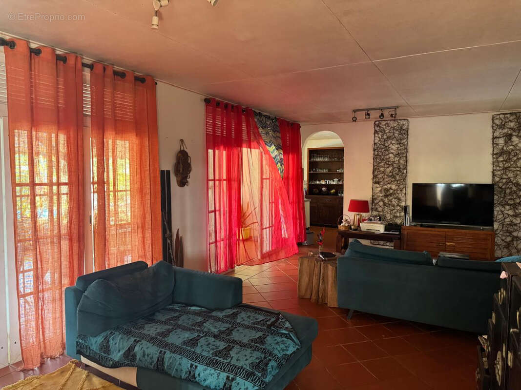 Maison à REMIRE-MONTJOLY