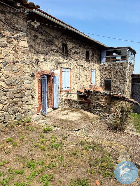 Maison à JOUX