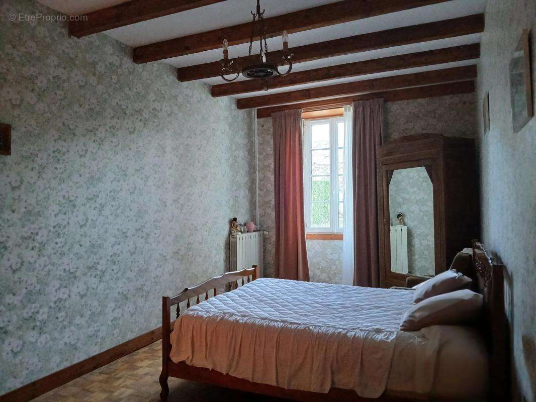 Maison à BARBEZIEUX-SAINT-HILAIRE