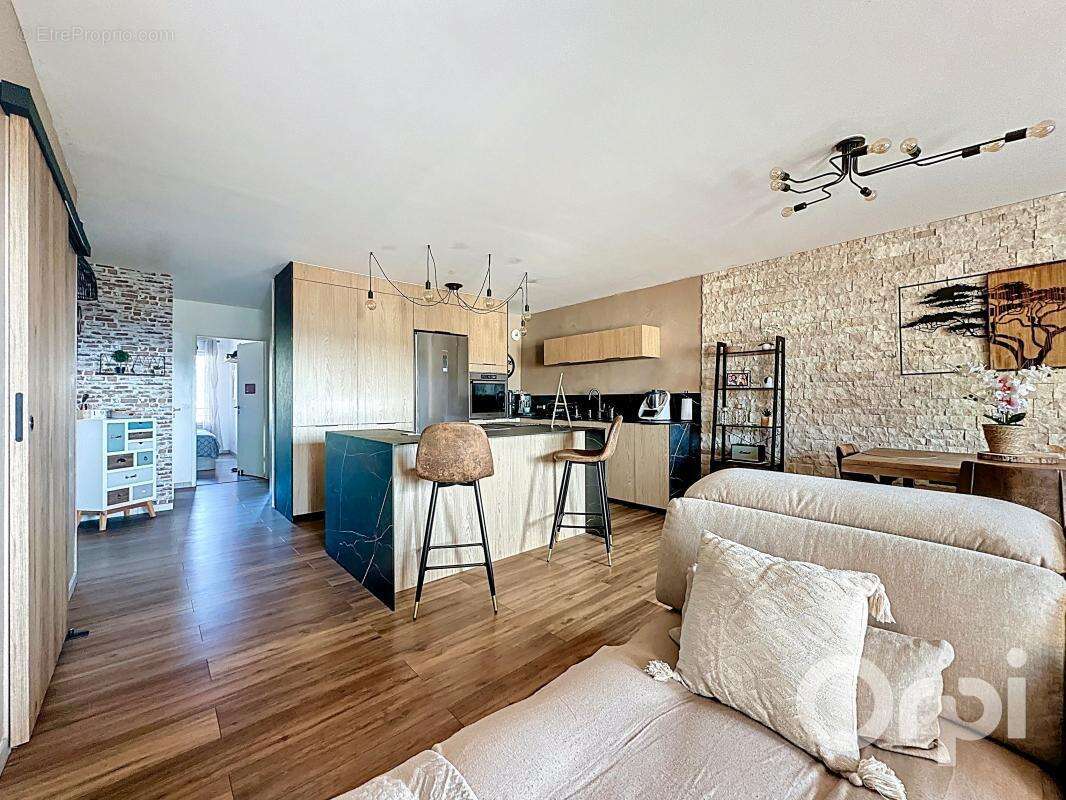 Appartement à CARROS