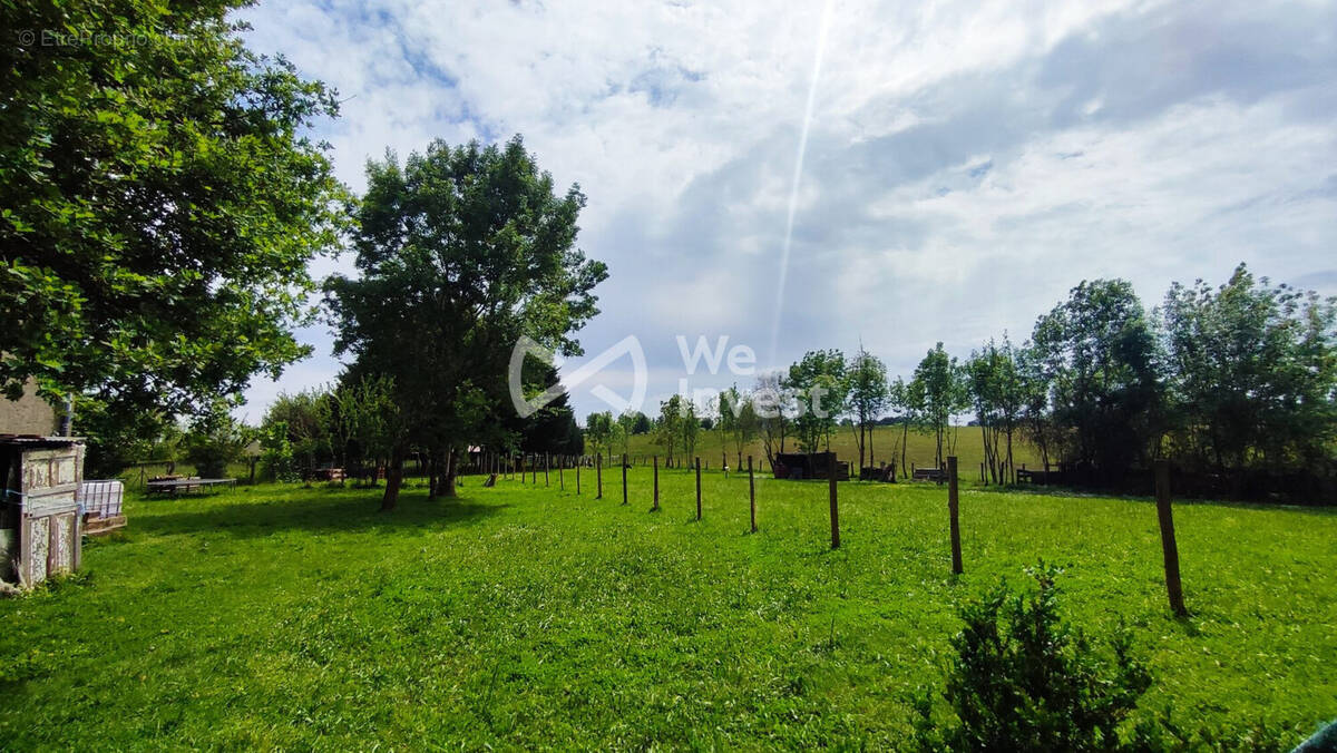 Terrain à VAUREILLES