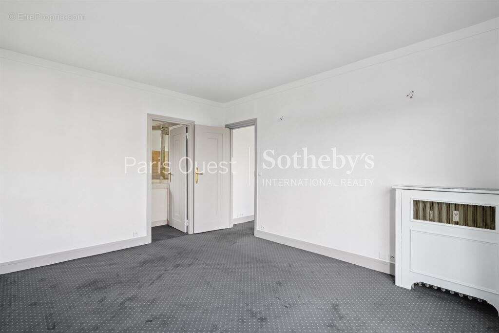 Appartement à NEUILLY-SUR-SEINE