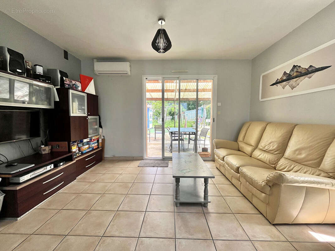 Maison à SAINT-ETIENNE-DE-MER-MORTE