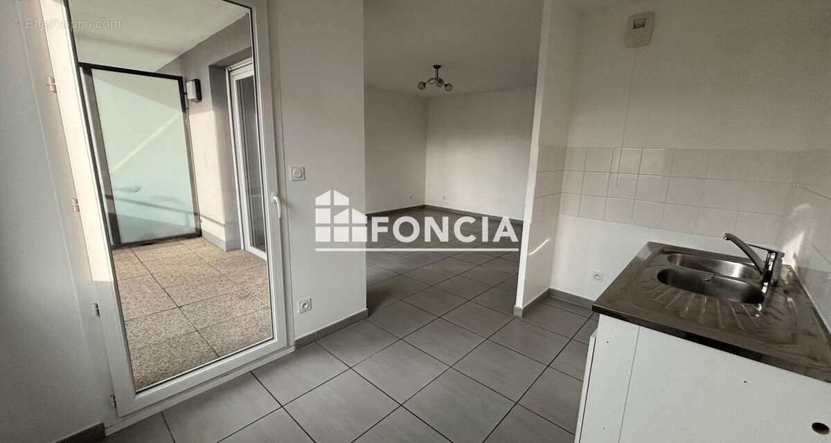 Appartement à MEYZIEU