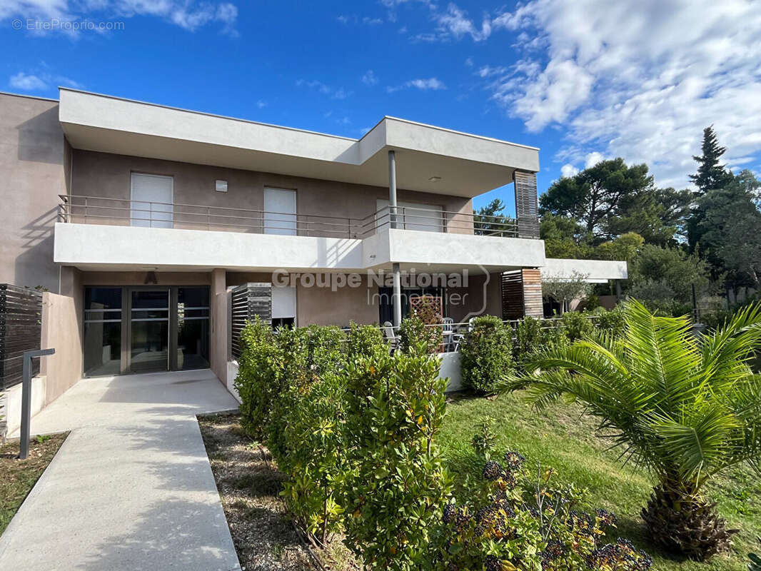 Appartement à VILLENEUVE-LES-AVIGNON