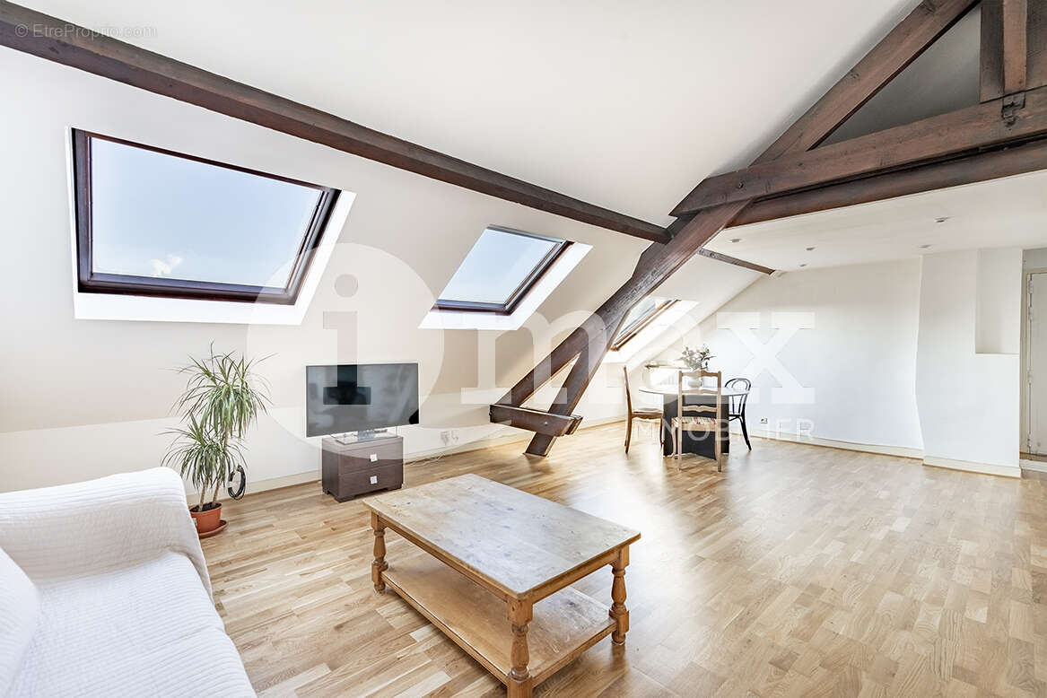 Appartement à COURBEVOIE