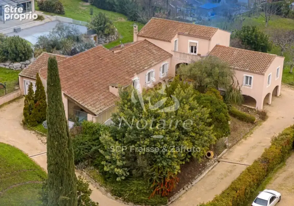 Maison 310 m² à Saint-Laurent-Du-Pape  - photo 2
